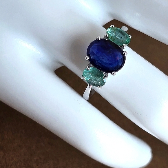 Natural Blue Sapphire & Emerald 925 Sterling Silver Ring - Picture 4 of 8